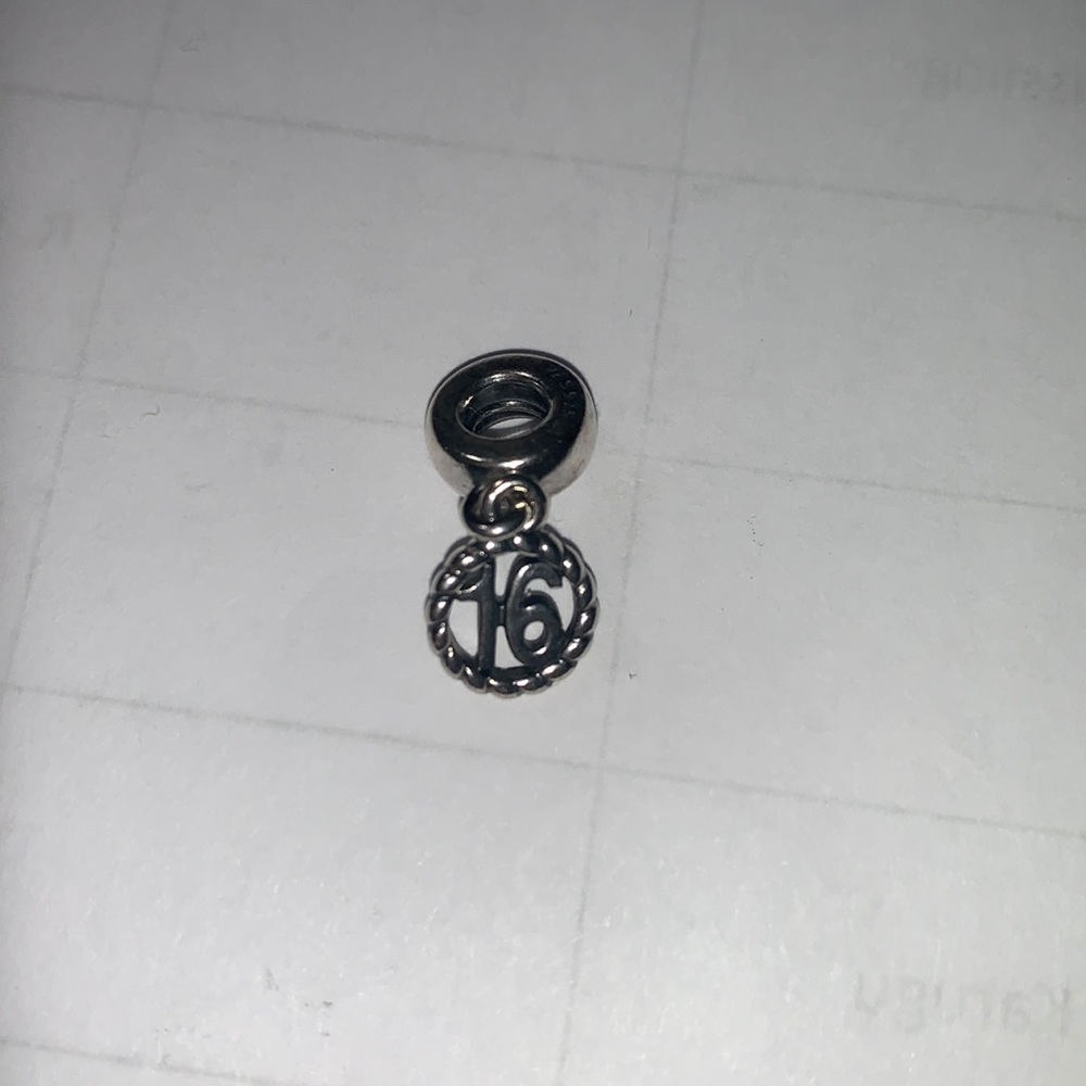 Pandora 16 charm